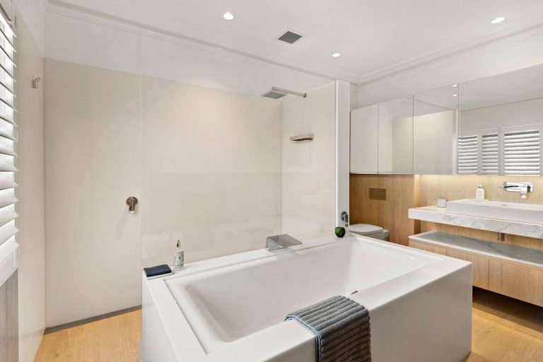 全屋翻新只要1/3時間！浴室廚房牆面快速改造不搬家攻略